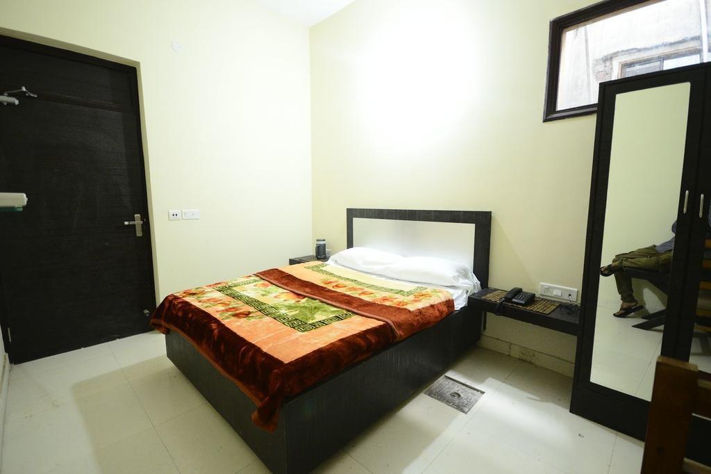 Hotel Mehra Inn Amritsar Exterior photo